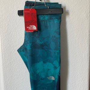 NWT North Face Capri style yoga pants